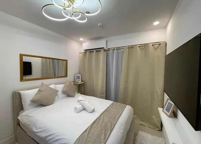 Hotel Madr Excellence At The Residences Commonwealth 5*